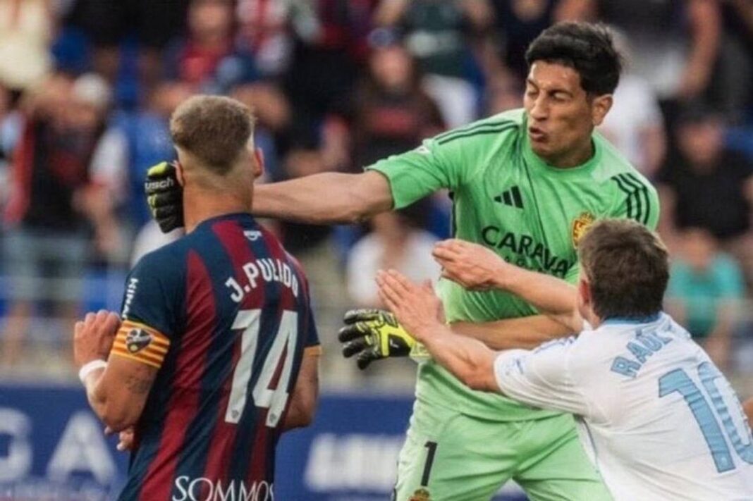 Esteban Andrada durante un partido del Real Zaragoza