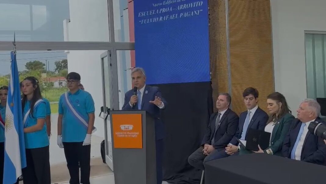 Martín Llaryora, gobernador de Córdoba, durante un acto público.