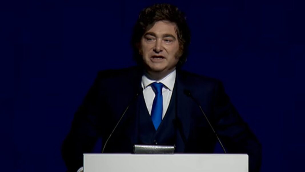 El presidente Javier Milei durante su discurso en la AmCham Summit 2026.