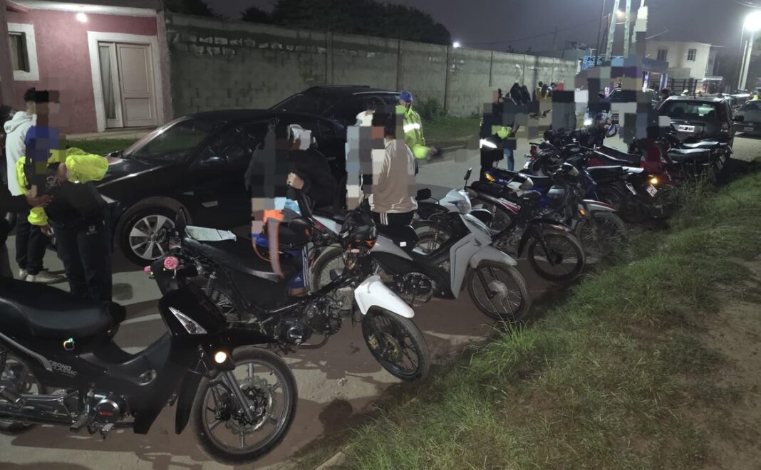 Operativo policial y municipal en calles de Malvinas Argentinas, Córdoba