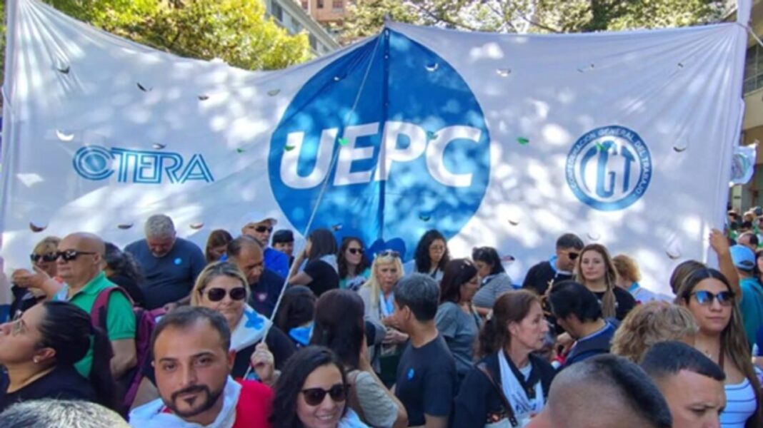 Roberto Cristalli, secretario general de la UEPC, en una rueda de prensa sobre la paritaria docente en Córdoba.