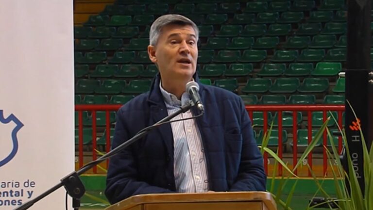 Intendente Daniel Passerini durante una declaración a medios sobre el transporte en Córdoba.