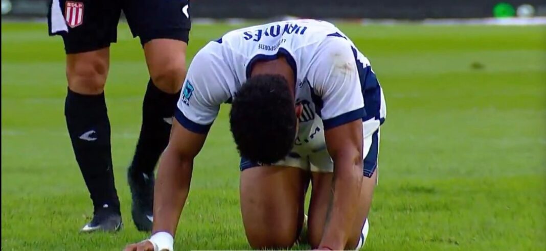 Diego Valoyes durante el partido Talleres vs Estudiantes en La Plata