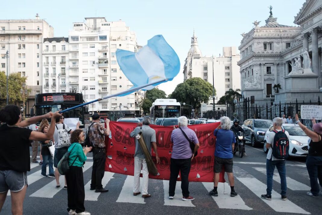 Abogados presentan recurso de amparo en tribunales de Córdoba por recortes en PAMI