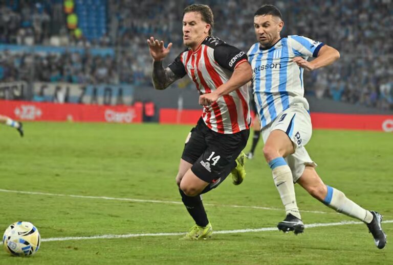 Partido de Racing Club contra Barracas Central en el Cilindro de Avellaneda