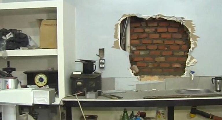 Fachada de un local comercial en calle Tucumán, Córdoba, donde ocurrió el robo.