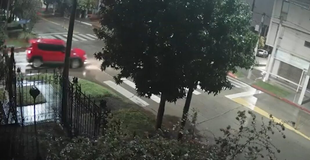 Calle residencial en barrio Urca, ciudad de Córdoba, Argentina