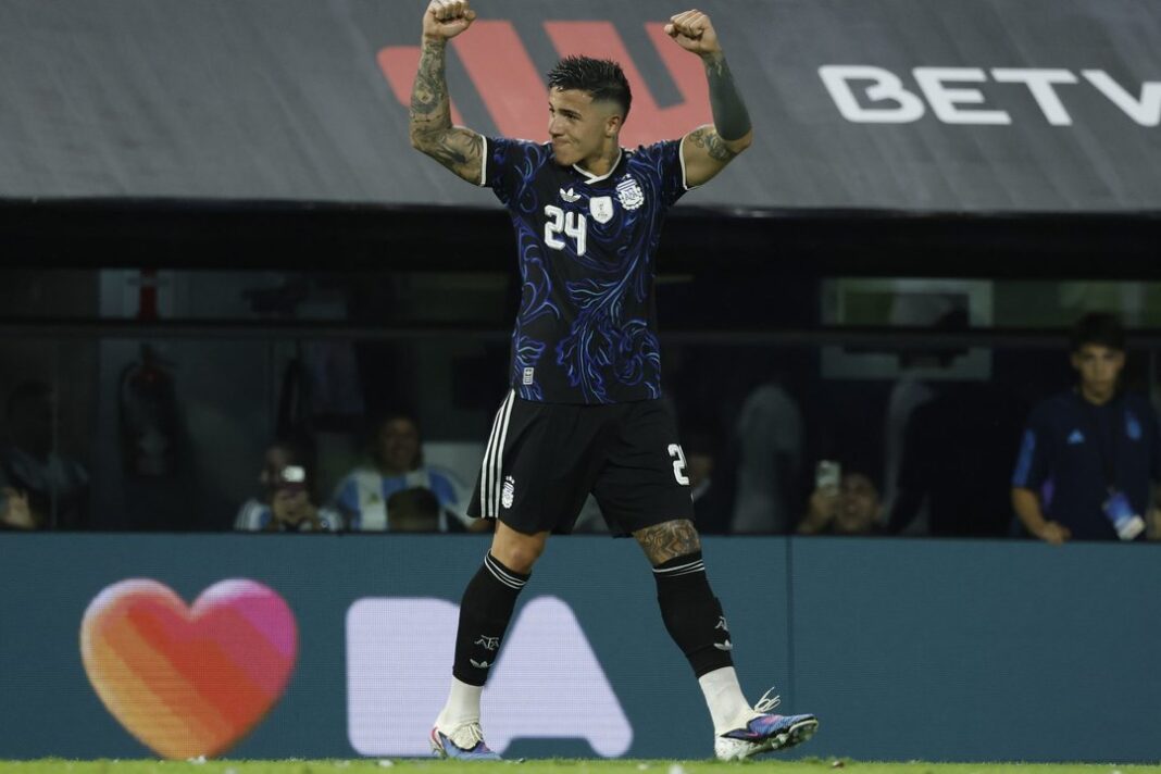 Jugadores de la Selección Argentina durante el partido amistoso contra Zambia en el estadio La Bombonera.