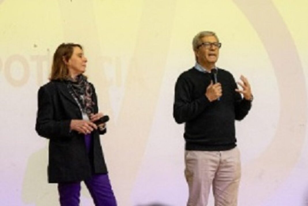 Acto de lanzamiento de campaña de la agrupación SOMOS en el Auditorio de la Reforma de la UNC.