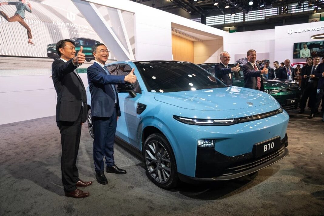 Pablo García Leyenda de Stellantis anuncia la llegada de Leapmotor a Argentina durante un evento en Córdoba