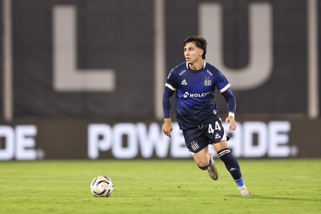 Jugadores de Talleres durante el partido contra Estudiantes en el Estadio UNO