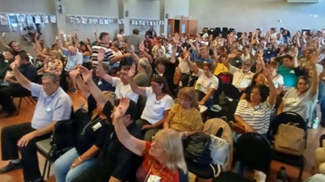 Asamblea de docentes de UEPC en la sede gremial de calle 25 de Mayo, Córdoba.