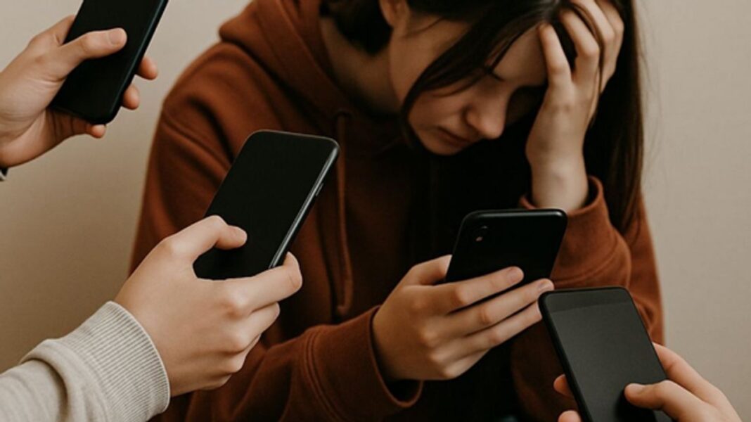 Estudiantes de la UNC en un aula de debate o charla universitaria.