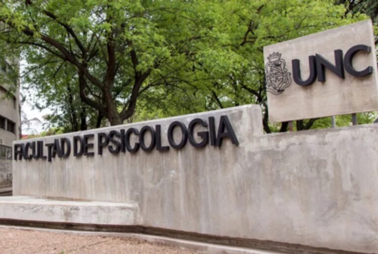 Edificio de la Facultad de Psicología de la UNC, en Ciudad Universitaria, Córdoba.