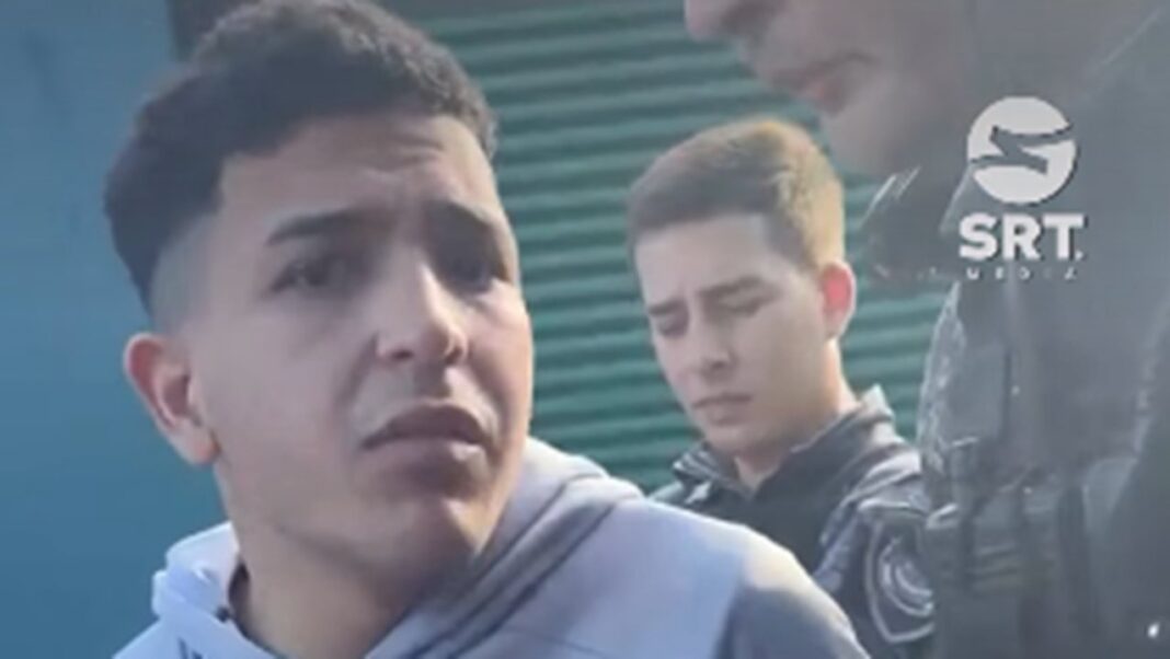 Tomás Orihuela esposado durante su última detención en barrio Bajo Pueyrredón, Córdoba