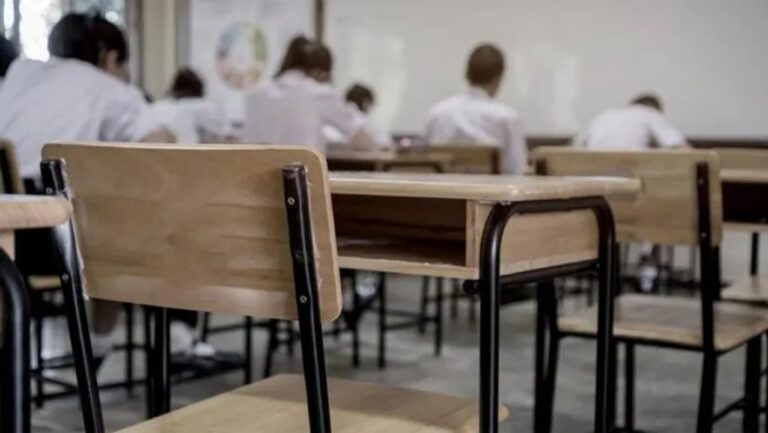 Formulario de inscripción para Vouchers Educativos 2026 en pantalla de computadora