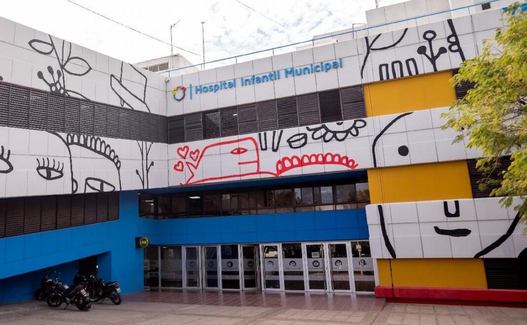 Ambulancia frente al Hospital Infantil de Córdoba