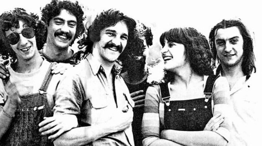 Juan Carlos Baglietto y Fito Páez en los años 80, representando la Nueva Trova Rosarina