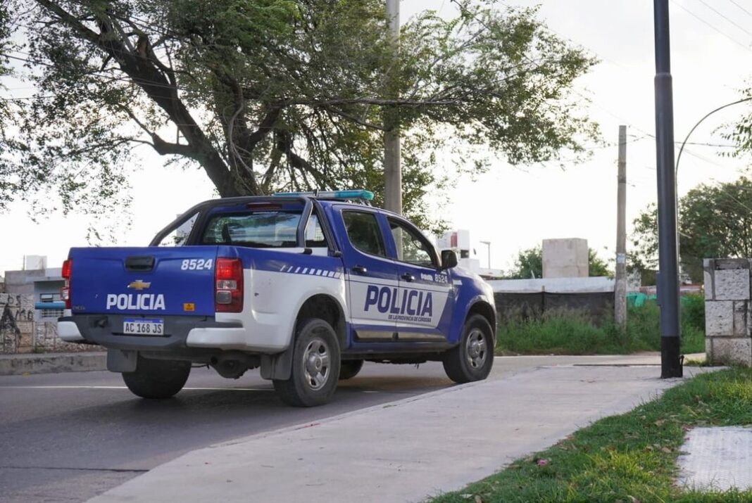 Lugar del siniestro vial entre una moto y un camión en barrio Ferreyra, Córdoba