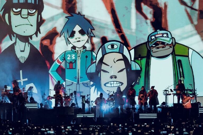 Ilustración de los integrantes virtuales de Gorillaz en el escenario del Estadio Kempes de Córdoba