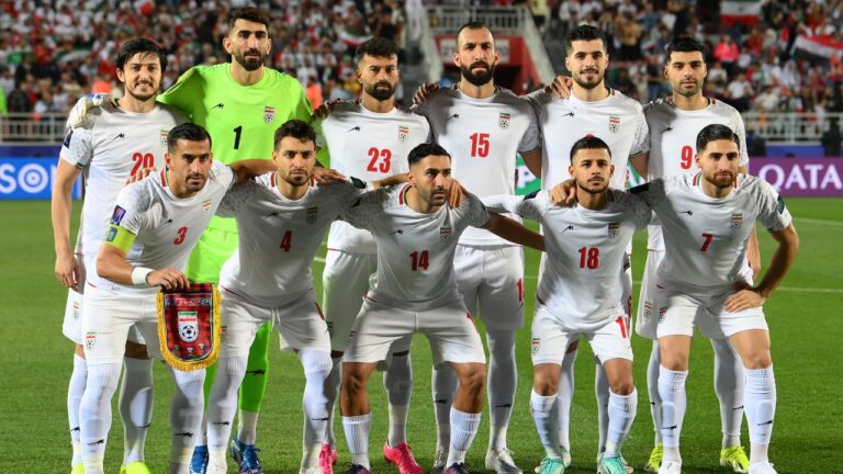 Bandera de Irán y logo de la FIFA en el contexto del Mundial 2026